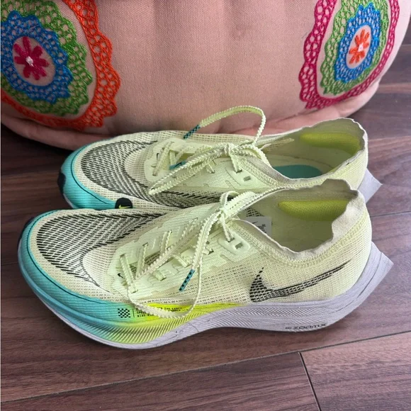 Nike ZoomX Vaporfly Next% 2 Barely Volt | Women’s 8 | Marathon Racer - Picture 4 of 7